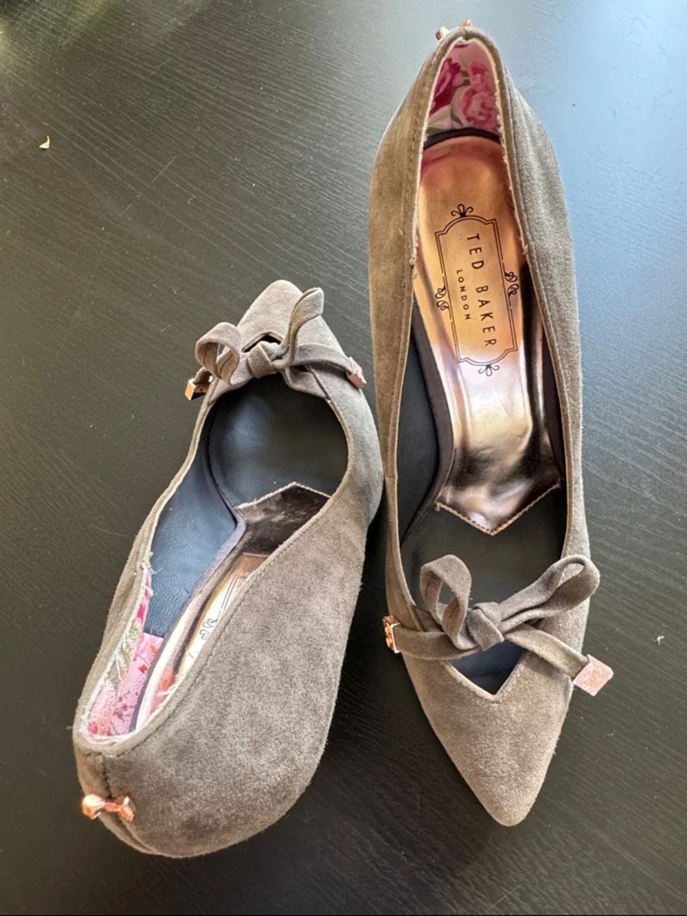 Ted‎ Baker London Gewell Charcoal Grey Suede Pumps Bow Casual Heels Size 8.5 New